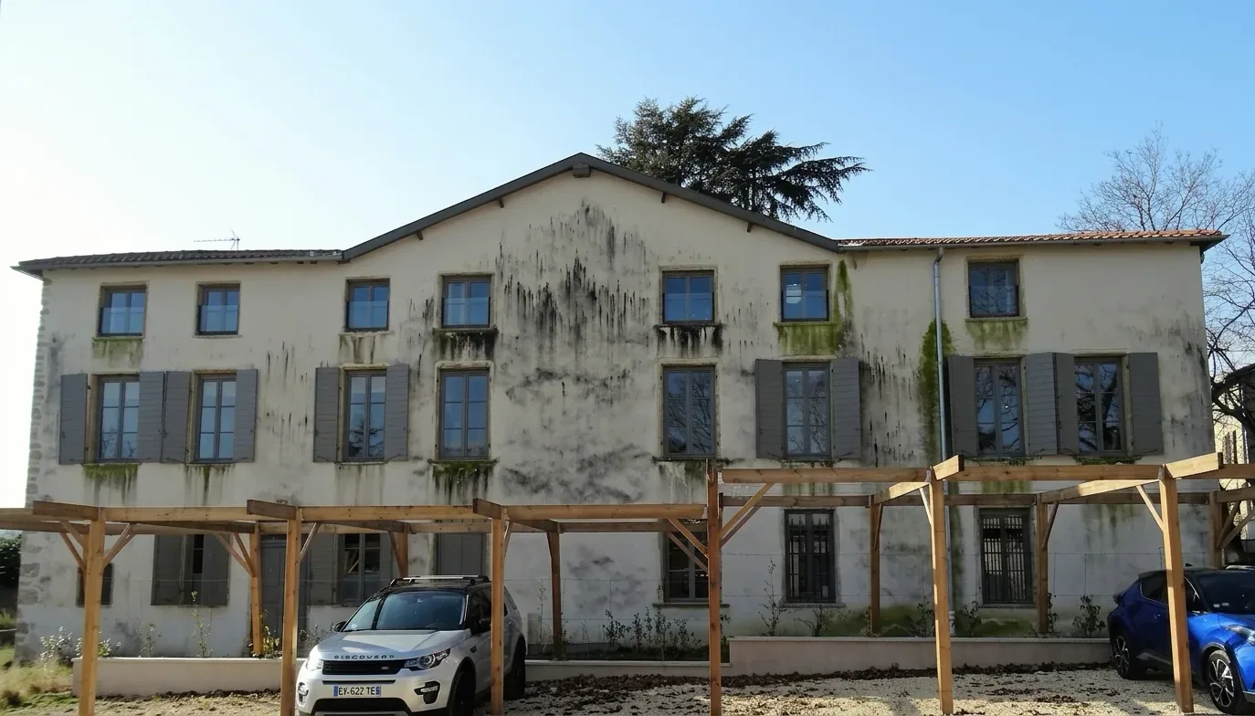 Crépi de façade dans l'Indre-et-Loire