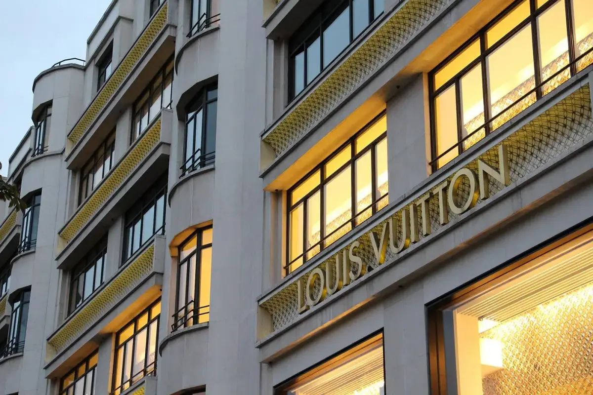 Ravalement de façade commerciale dans l'Indre-et-Loire