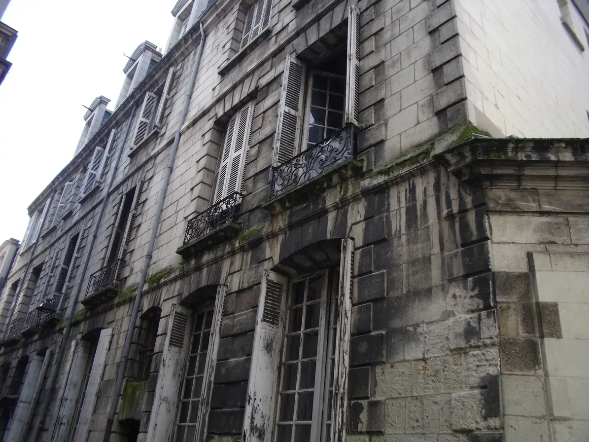 Ravalement de façade en pierre dans l'Indre-et-Loire