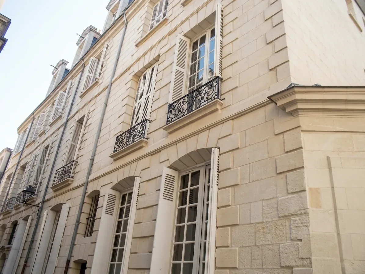 Ravalement de façade en pierre dans l'Indre-et-Loire